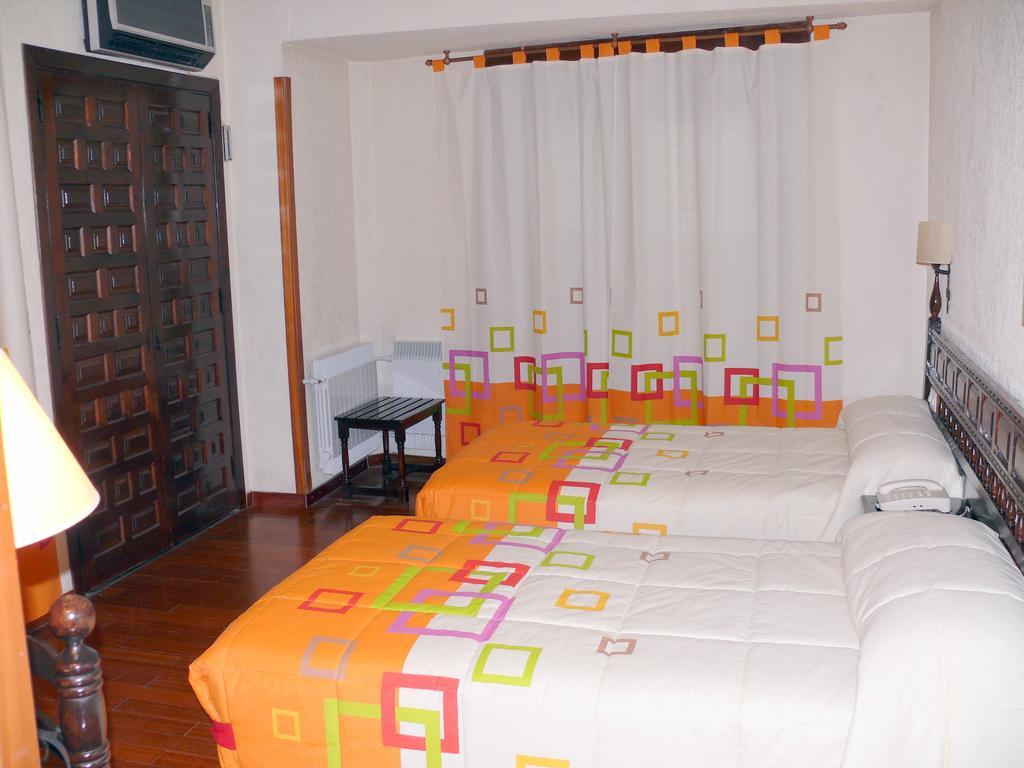 Hotel Restaurante Las Galias Zuera 객실 사진