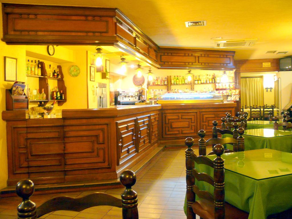 Hotel Restaurante Las Galias Zuera 레스토랑 사진