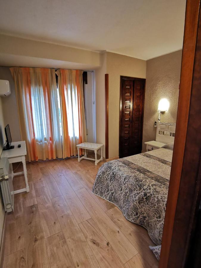 Hotel Restaurante Las Galias Zuera 외부 사진